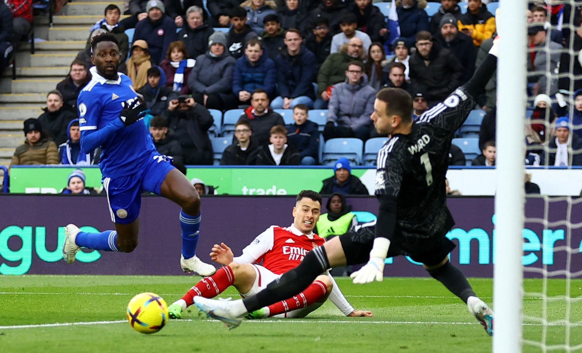 更透露出一 更透露出一